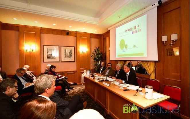 Economia Circolare: le opportunità offerte dall’industria delle bioplastiche in Italia